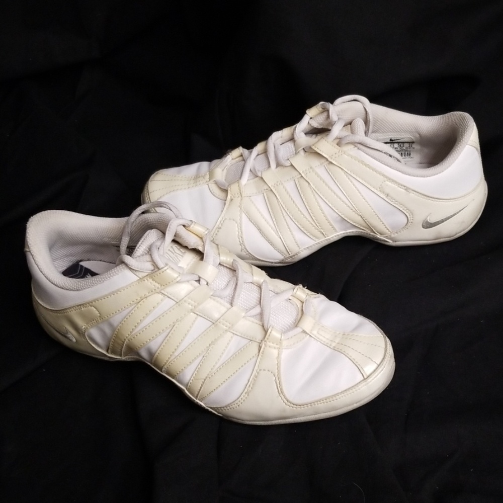 Nike Women's Cheerleader Sneakers Sz.6